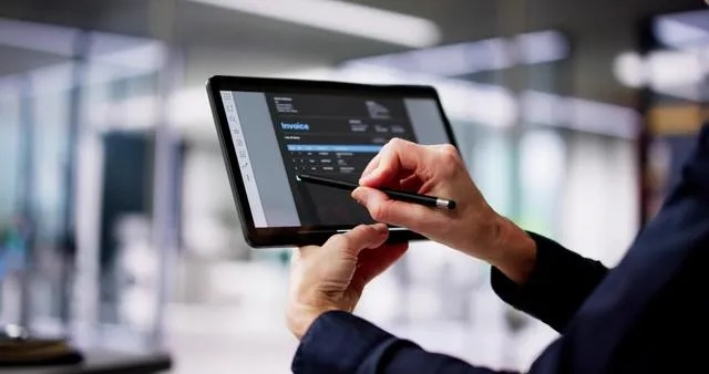 随着科技的飞速发展,移动办公已经成为现代职场人士的必备技能。在手机和电脑上协同工作的软件组合,能够实现无缝衔接,大大提高工作效率。在此,为您推荐3-5款优秀的协同工作软件组合,其中特别提及万联大智慧这款软件,并详细解释它们如何通过云同步满足移动办公的需求。